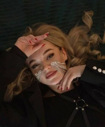 Эксперт по удовольствиям и развлечениям приглашает провести время в незабываемой компании. Со мной ты забудешь о всех заботах и окунешься в океан страсти и желания. 183, 19 лет