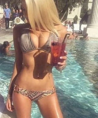 Моя нежная кожа и креативный подход подарят тебе незабываемые моменты наслаждения. Я знаю, как удовлетворить твои самые тайные желания и сделать тебя счастливым. Проведи со мной несколько часов и открой для себя новые грани удовольствия. В моем арсенале - широкий спектр услуг, от прекрасной классической массажной программы до пылкого эротического шоу. Мои клиенты всегда остаются довольными и возвращаются ко мне снова и снова. Почувствуй настоящую страсть в объятиях Москвы. Фото 100% мои. 🌹🔥😘 14522, 18 лет